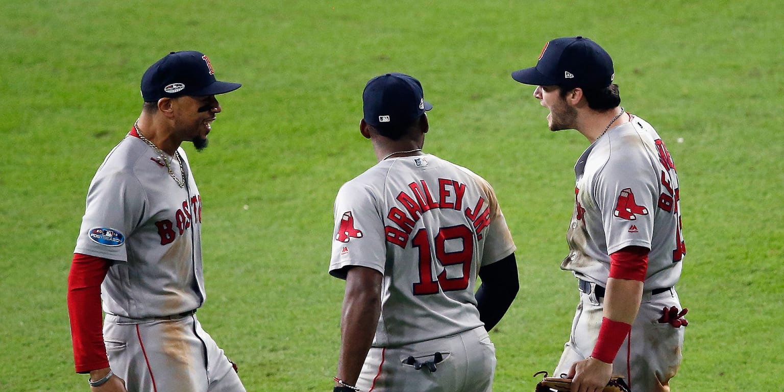 Mookie Betts throws out Tony Kemp with a laser 