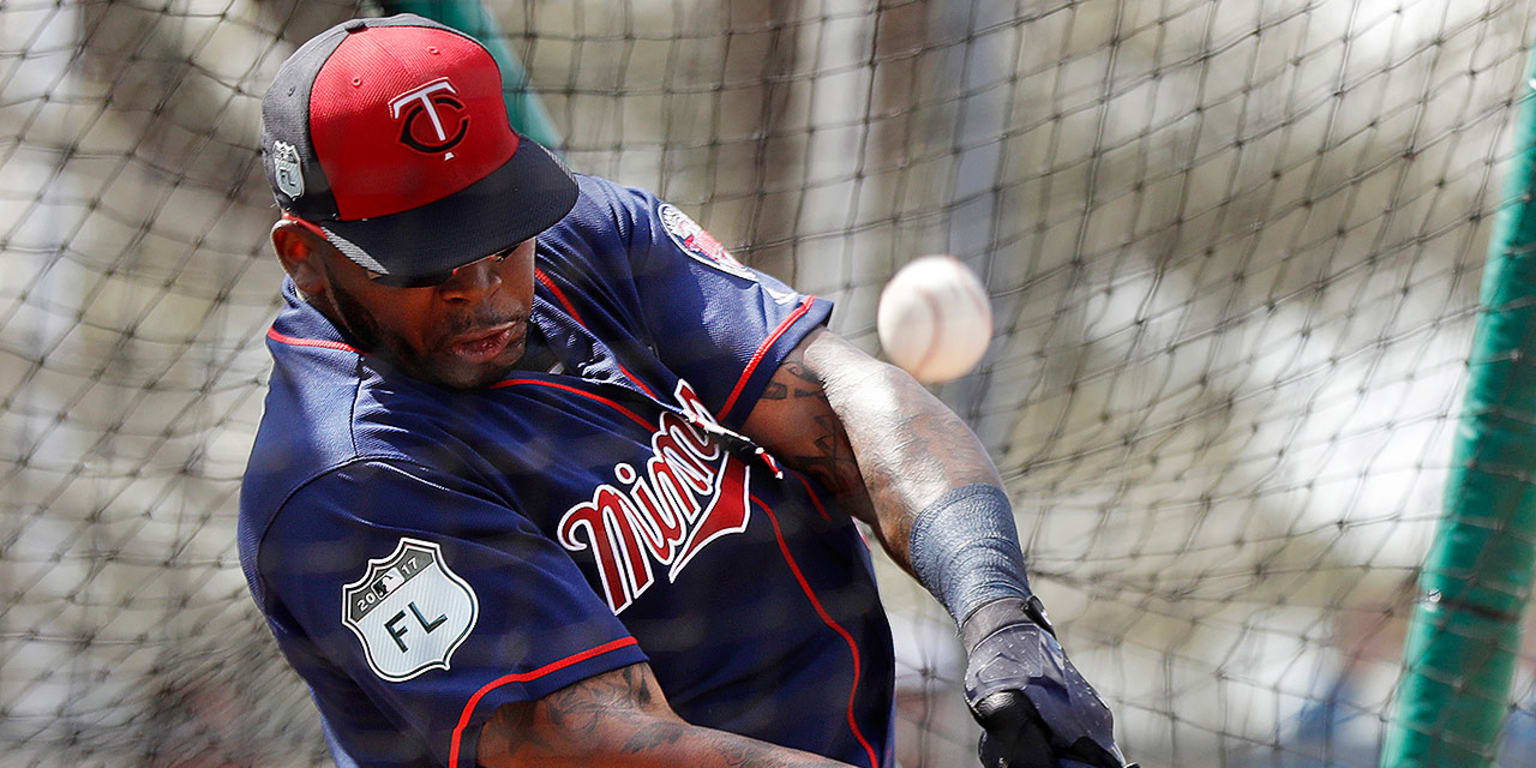 Twins' Kennys Vargas impacted by foot injury