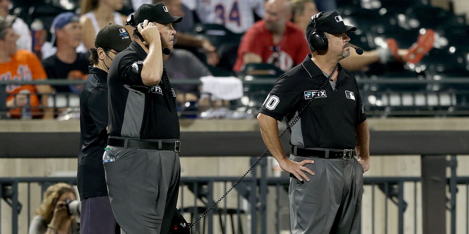 Umpires to announce replay reviews to fans