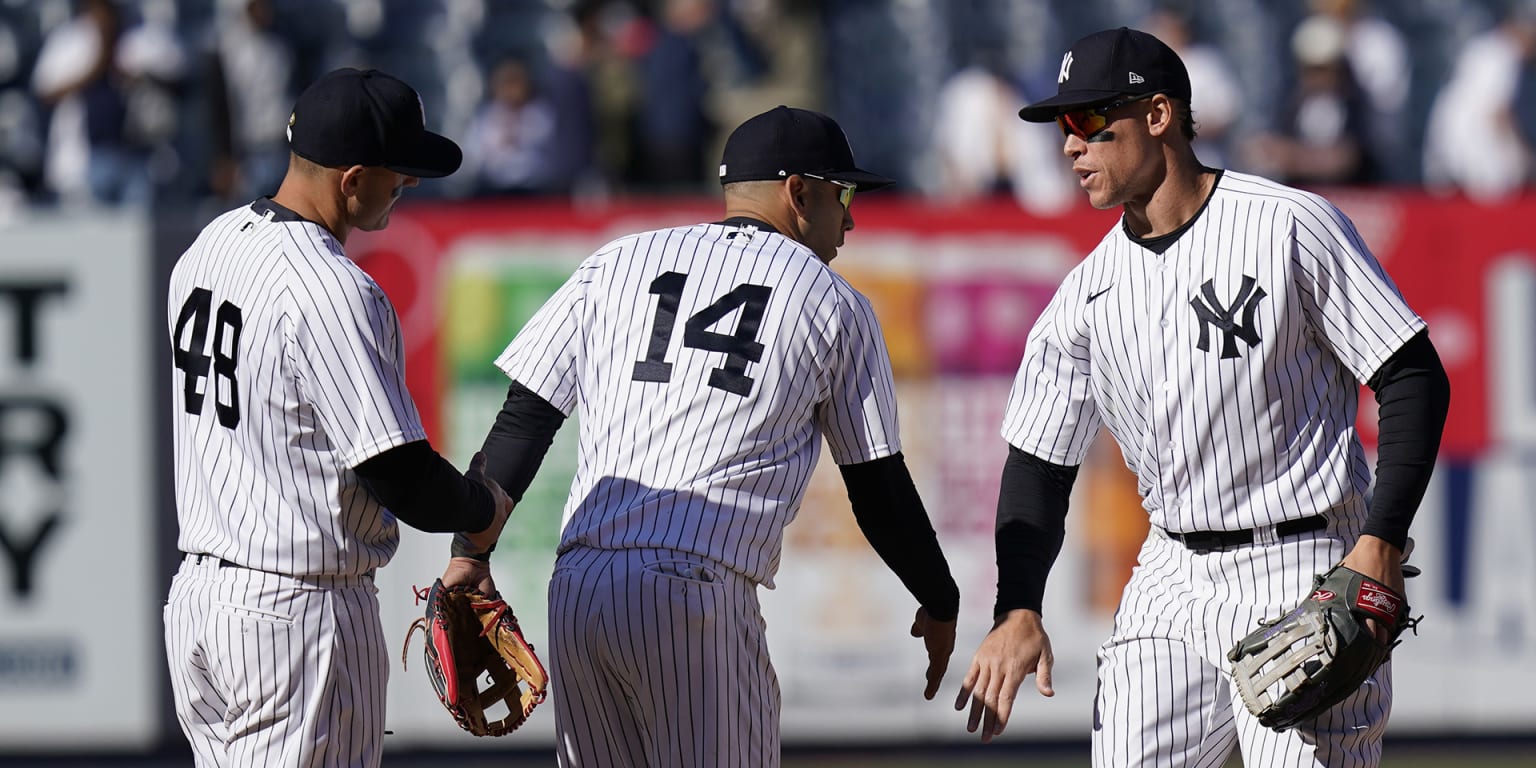 Yankees sunk by four errors vs. Royals