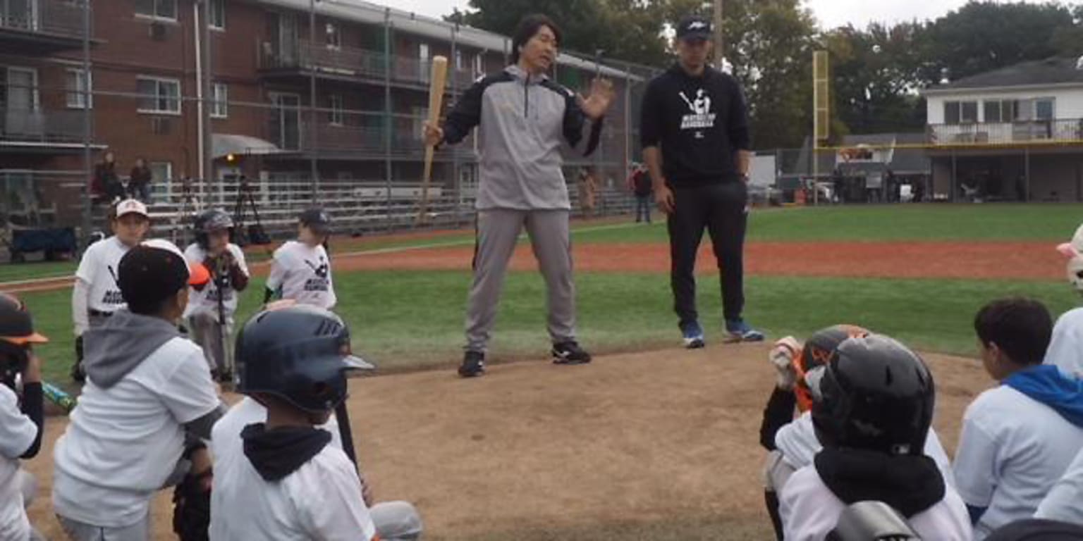 GODZILLA' RETURNS: Hideki Matsui thrills young fans with baseball clinic,  autograph session at his high school in Japan - Sports Collectors Digest
