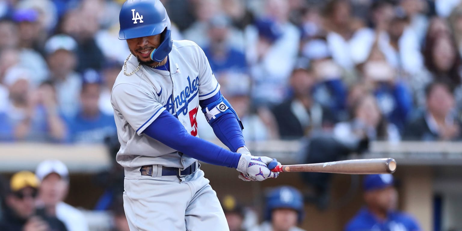 Mookie Betts, Dodgers' depth keep team rolling despite star struggles