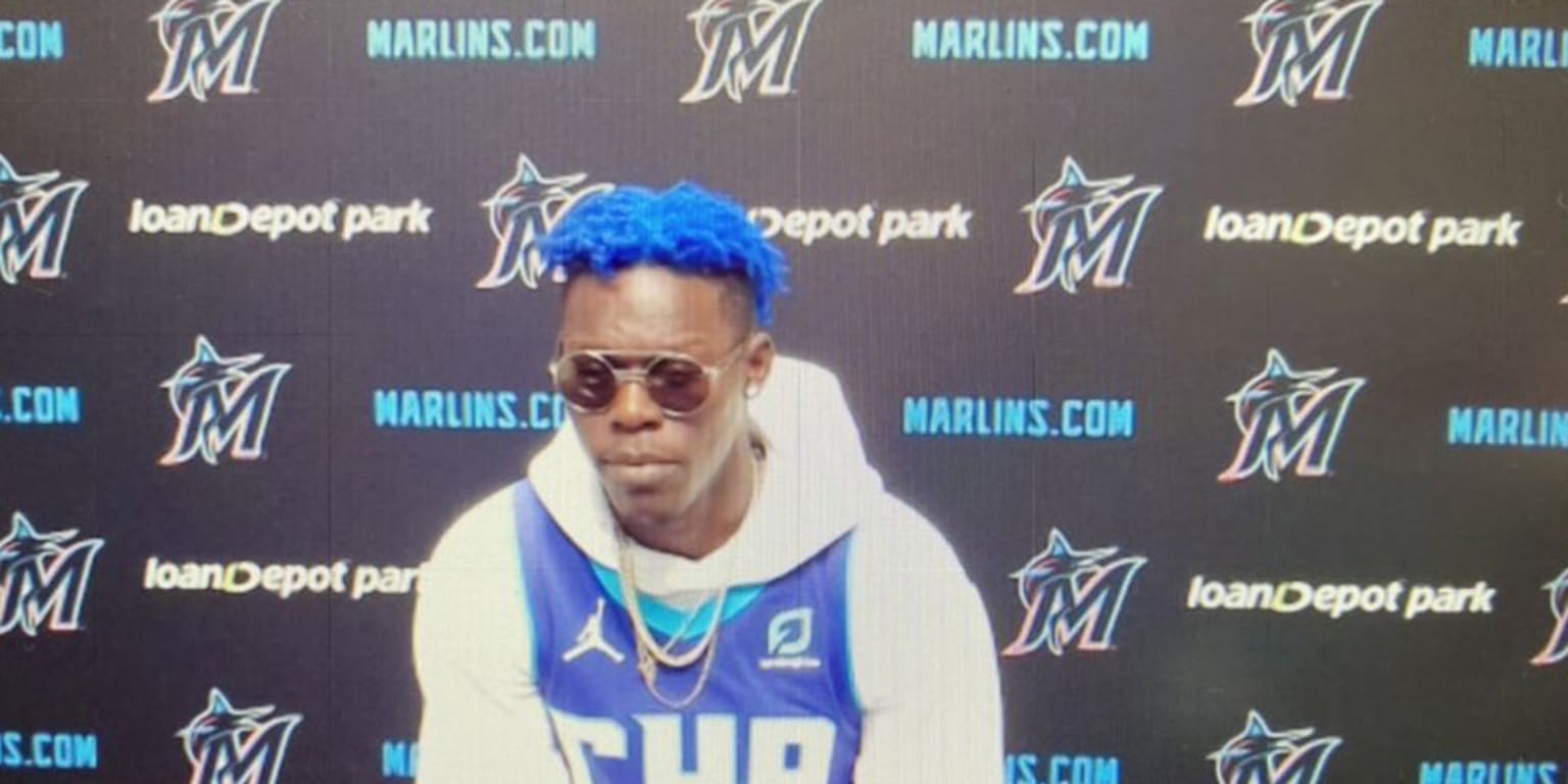 Jazz Chisholm dyes hair blue for Opening Day