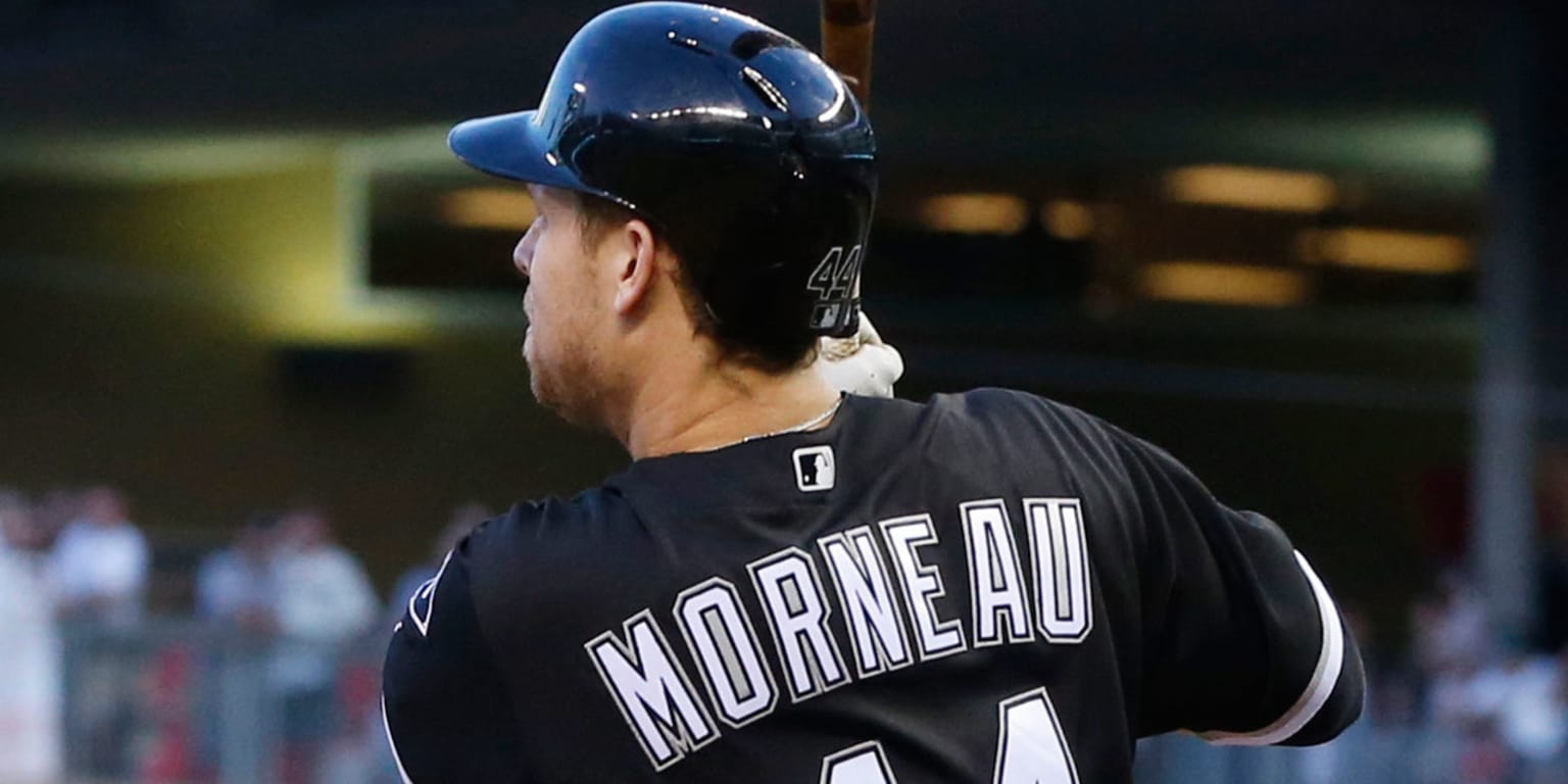 Justin Morneau makes loud return to Target Field with White Sox