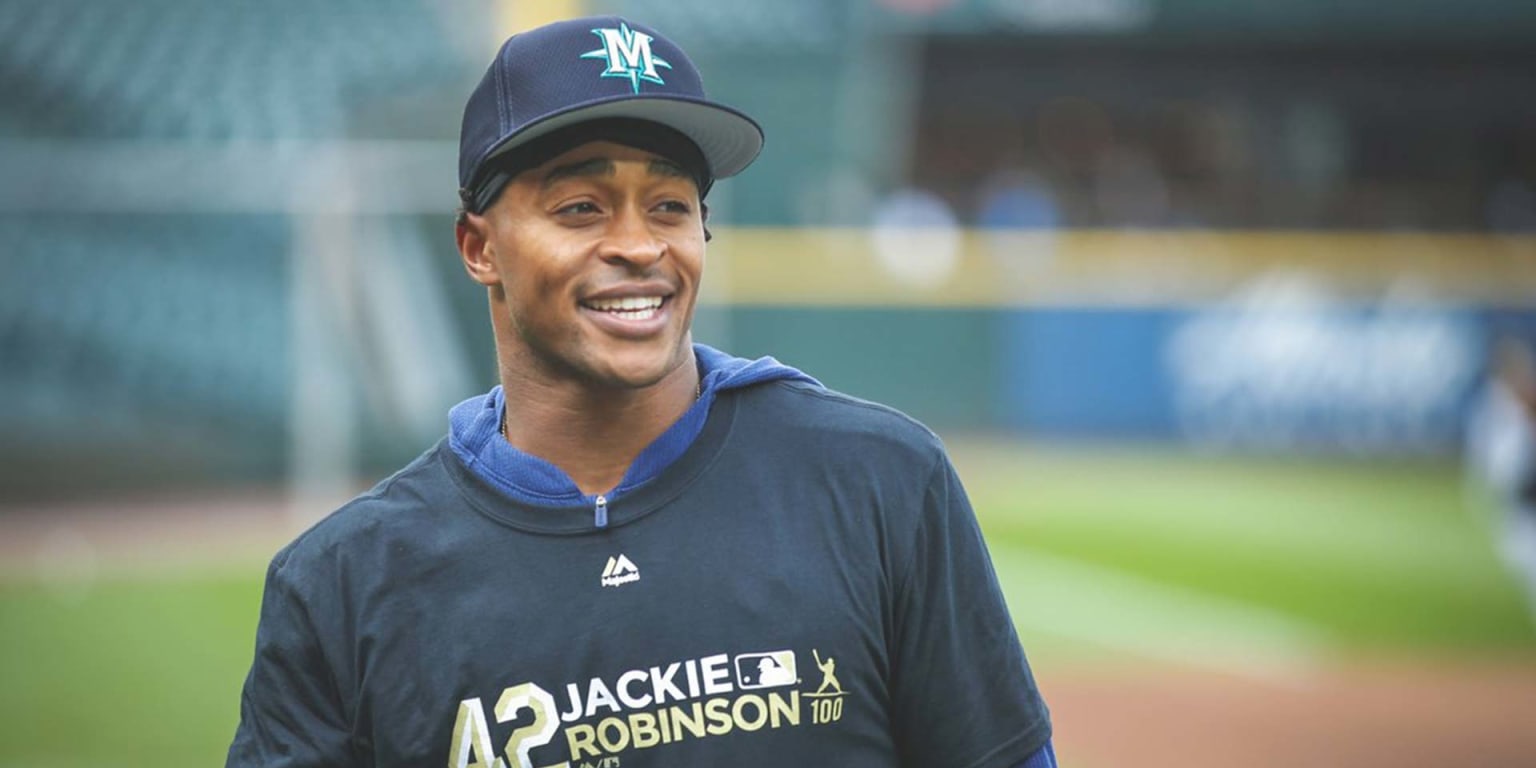 Mariners honored to don Jackie Robinson No. 42