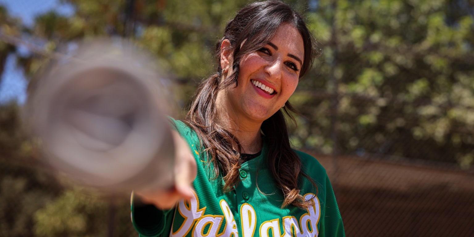 Celebrity Sluggers: Aubrey Plaza, 08/18/2022