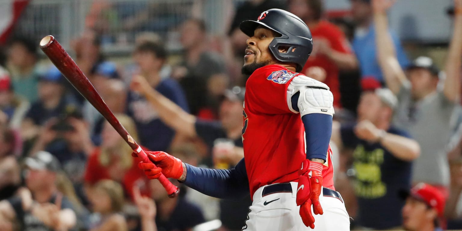 Byron Buxton meets fans who caught walk-off home run