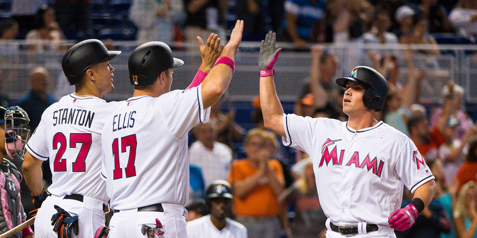 Giants beat Marlins after Miami's Straily, Mattingly tossed