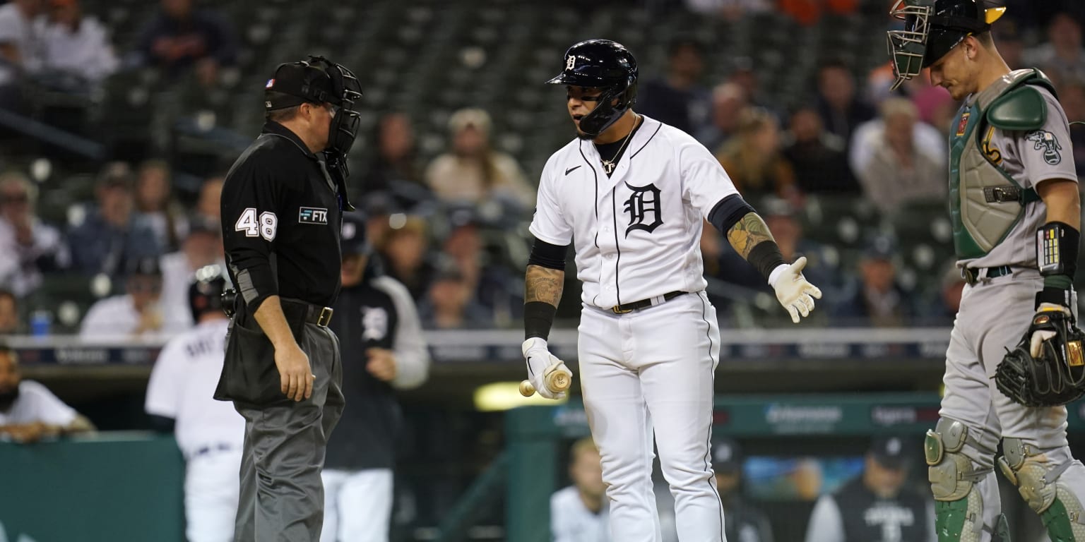 Tigers bench Javier Báez after pair of embarrassing baserunning mistakes