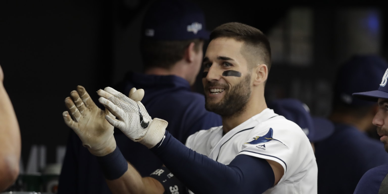 Rays' Kevin Kiermaier breaks hand attempting diving catch