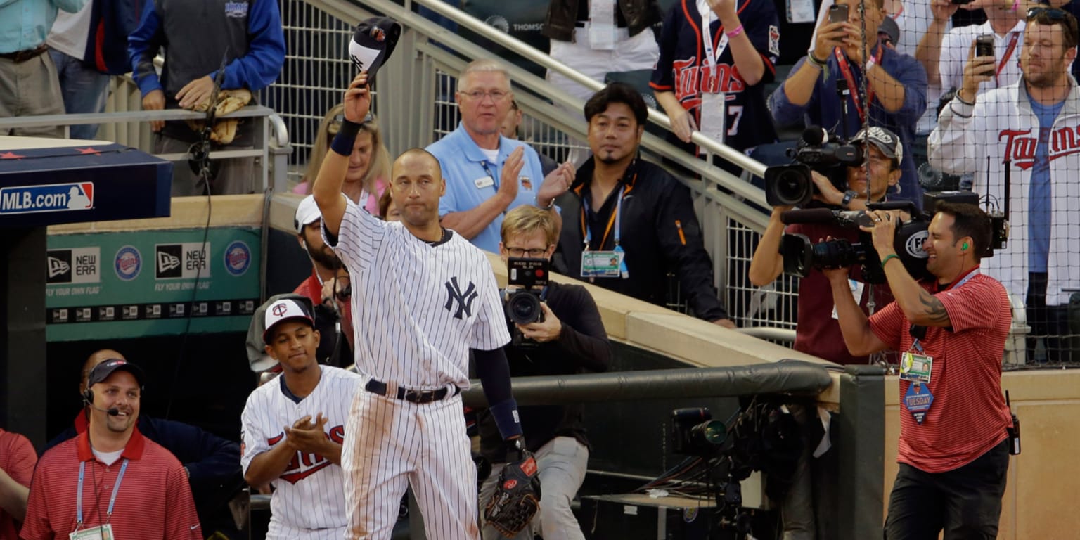 Derek Jeter, Mike Trout earn applause in MLB All-Star Game