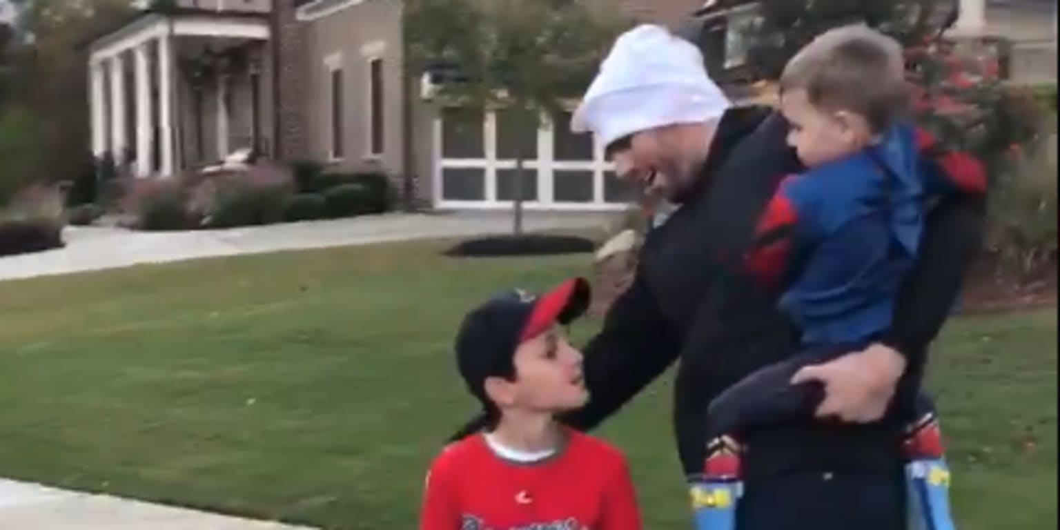 Kid dressed as Freddie Freeman runs into the real Freddie Freeman while  trick-or-treating in most wholesome video of the week, This is the Loop