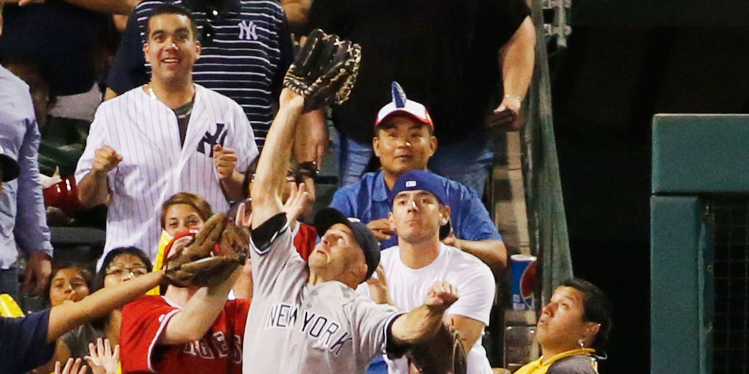 Yankees: Brett Gardner Wins Long Overdue Gold Glove Award