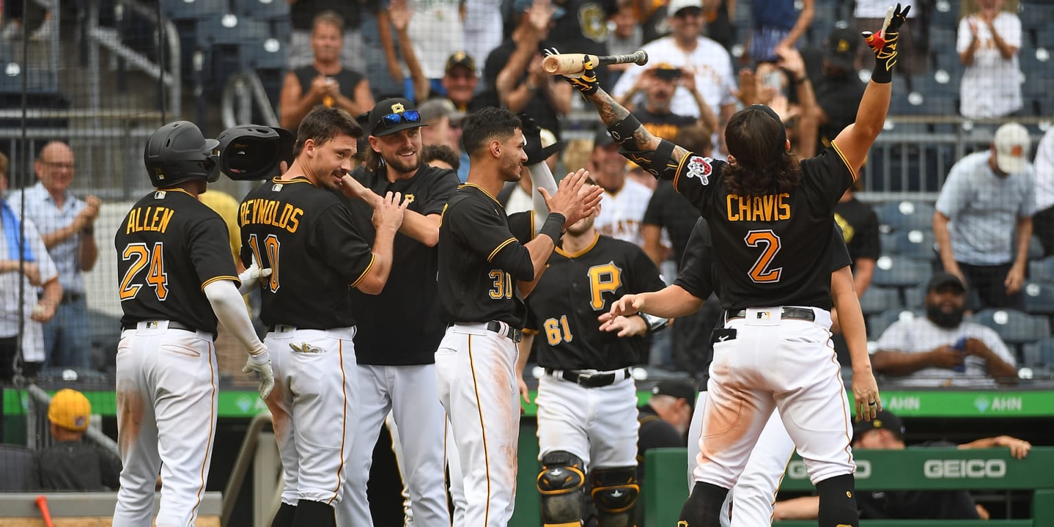 With Ke'Bryan Hayes back in fold, Pirates' lineup clicking up top