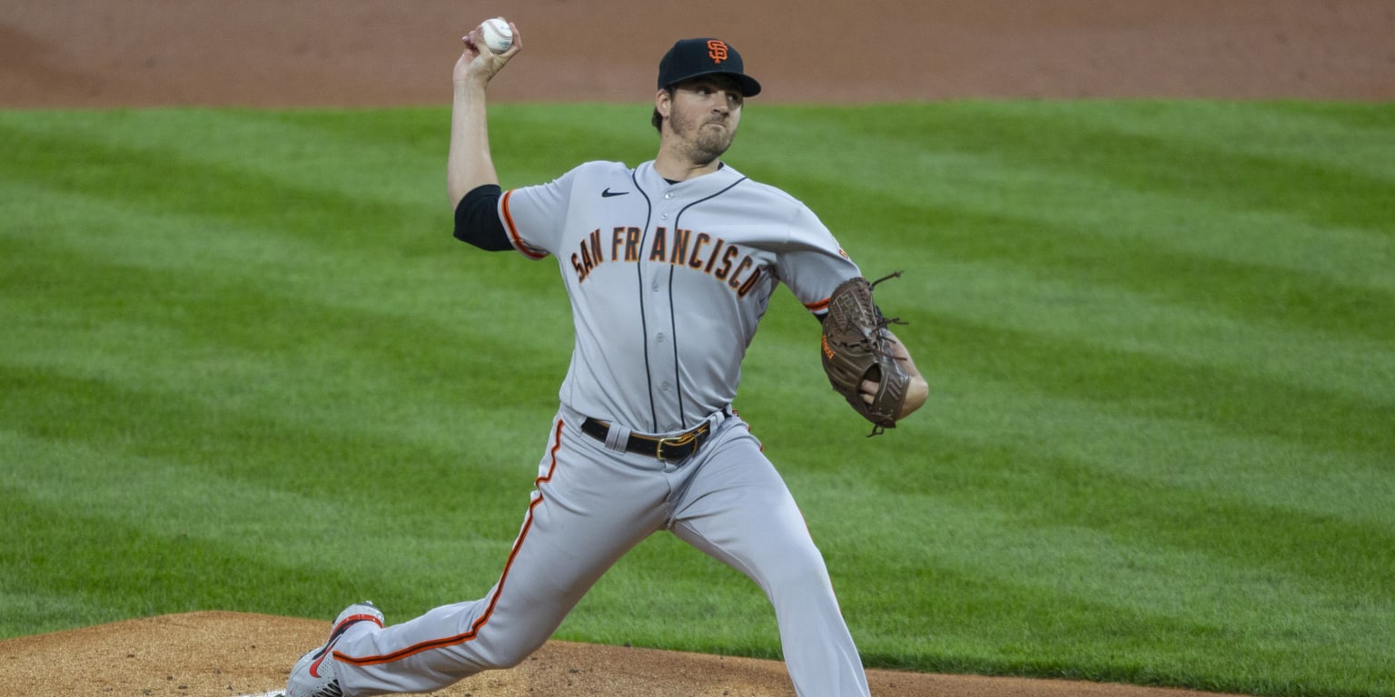 SAN FRANCISCO, CA - JULY 30: San Francisco Giants pitcher Kevin Gausman (34)  looks on during a MLB game between the Houston Astros and the San Francisco  Giants on July 30, 2021