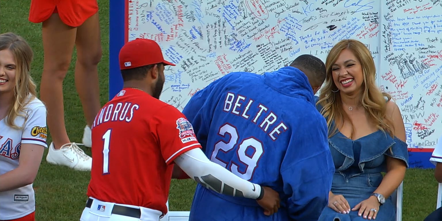 Adrian Beltre got his head rubbed by Elvis Andrus