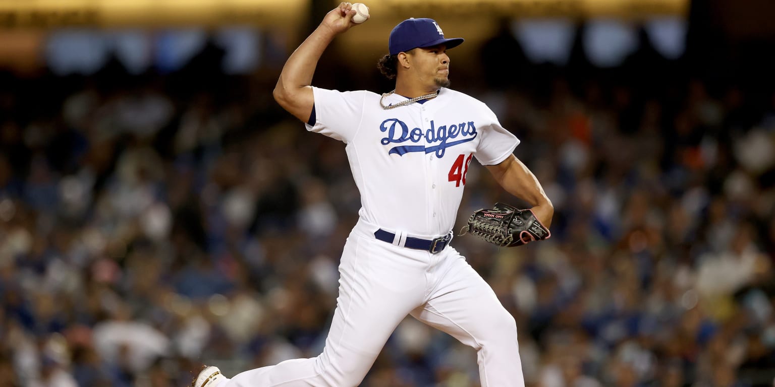 Brusdar Graterol of the Los Angeles Dodgers throws a pitch during the  News Photo - Getty Images