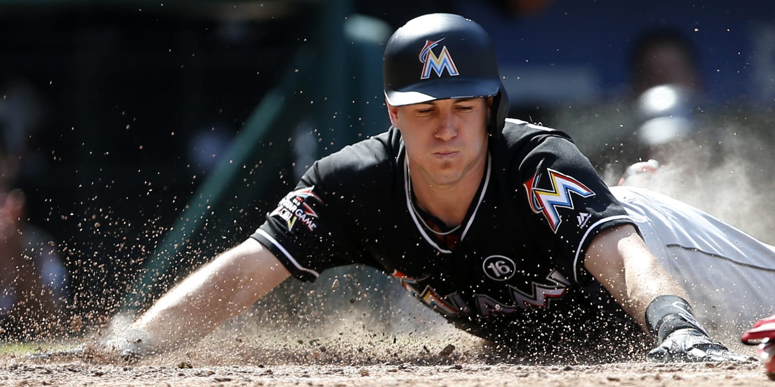 ARE YOU KIDDING ME? CATCHER JT REALMUTO'S INSIDE-THE PARK HR!