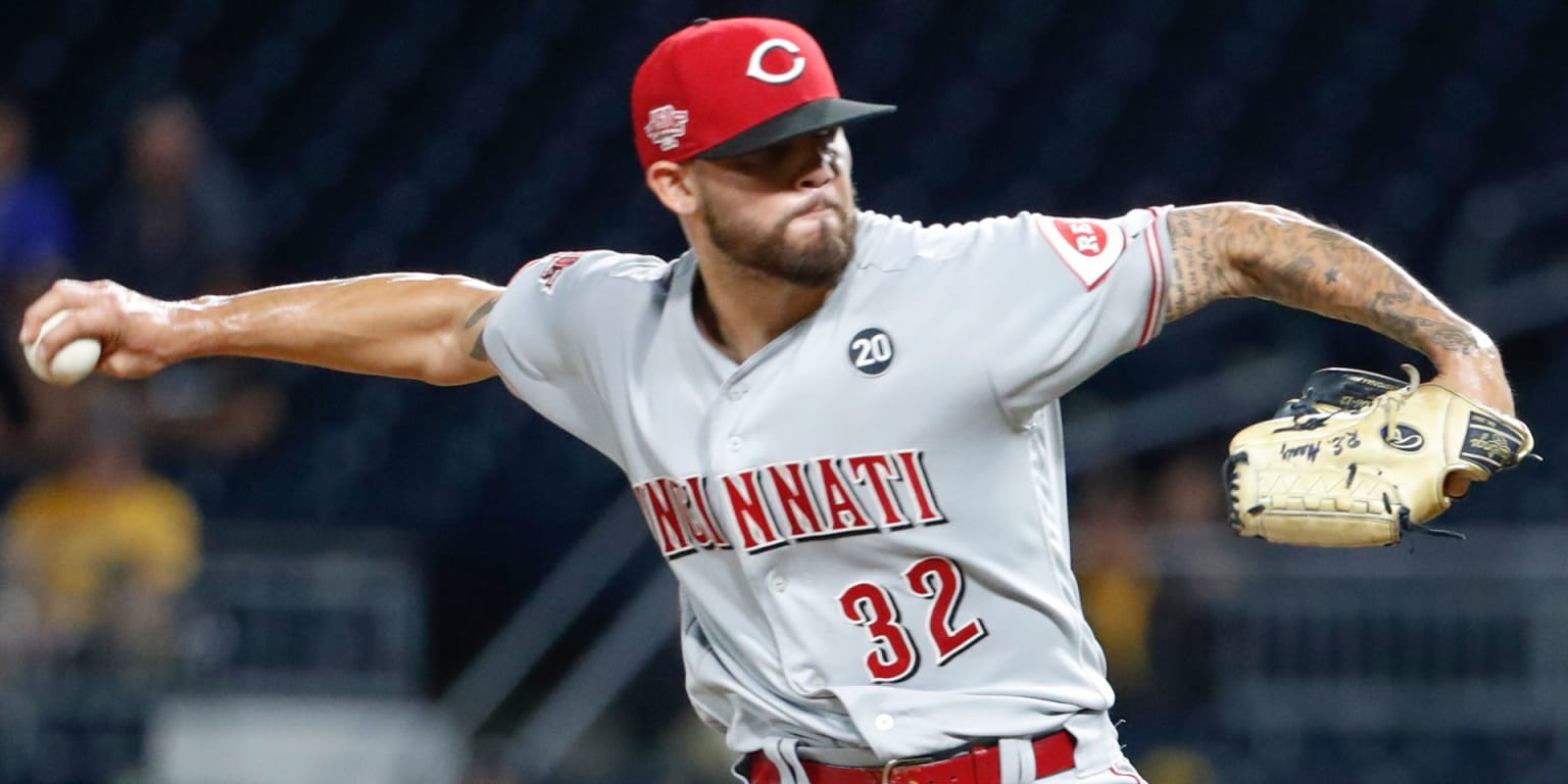 Reds bullpen stars in win vs. Pirates