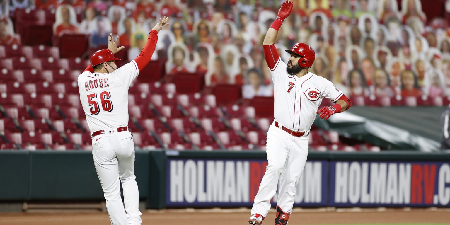 Luis Castillo, Eugenio Suárez boost Reds’ playoff chances