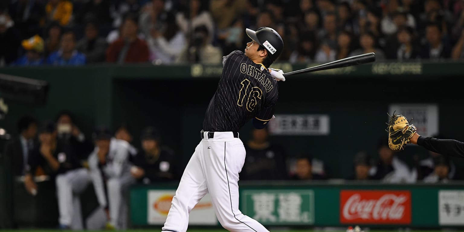 Shohei Ohtani hits ball through the roof at Tokyo Dome!! 