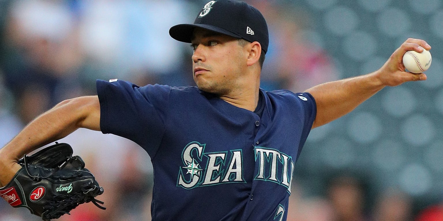 Marco Gonzales signs extension with Mariners