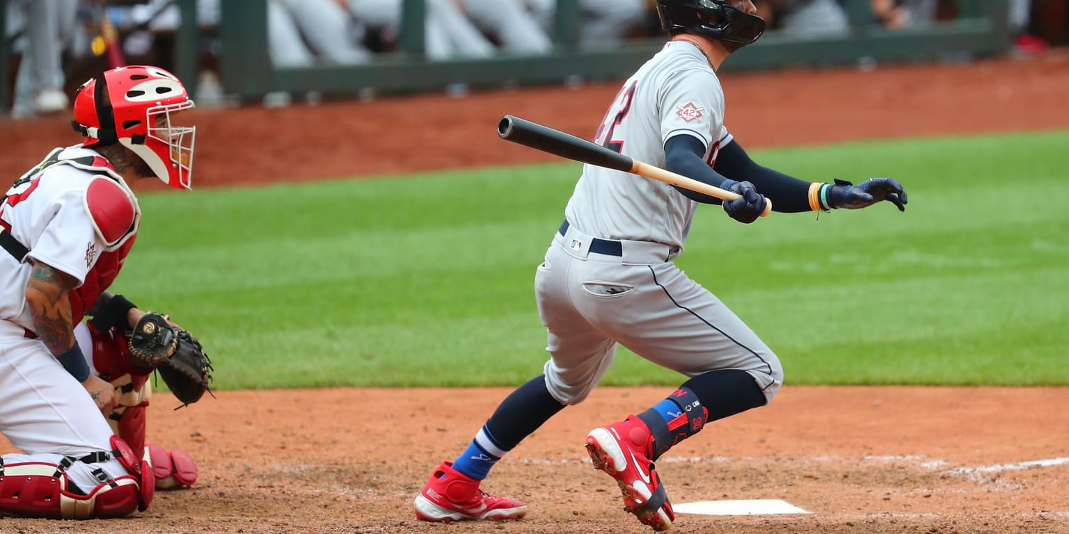 Tyler Naquin hits game-winning double in 12th