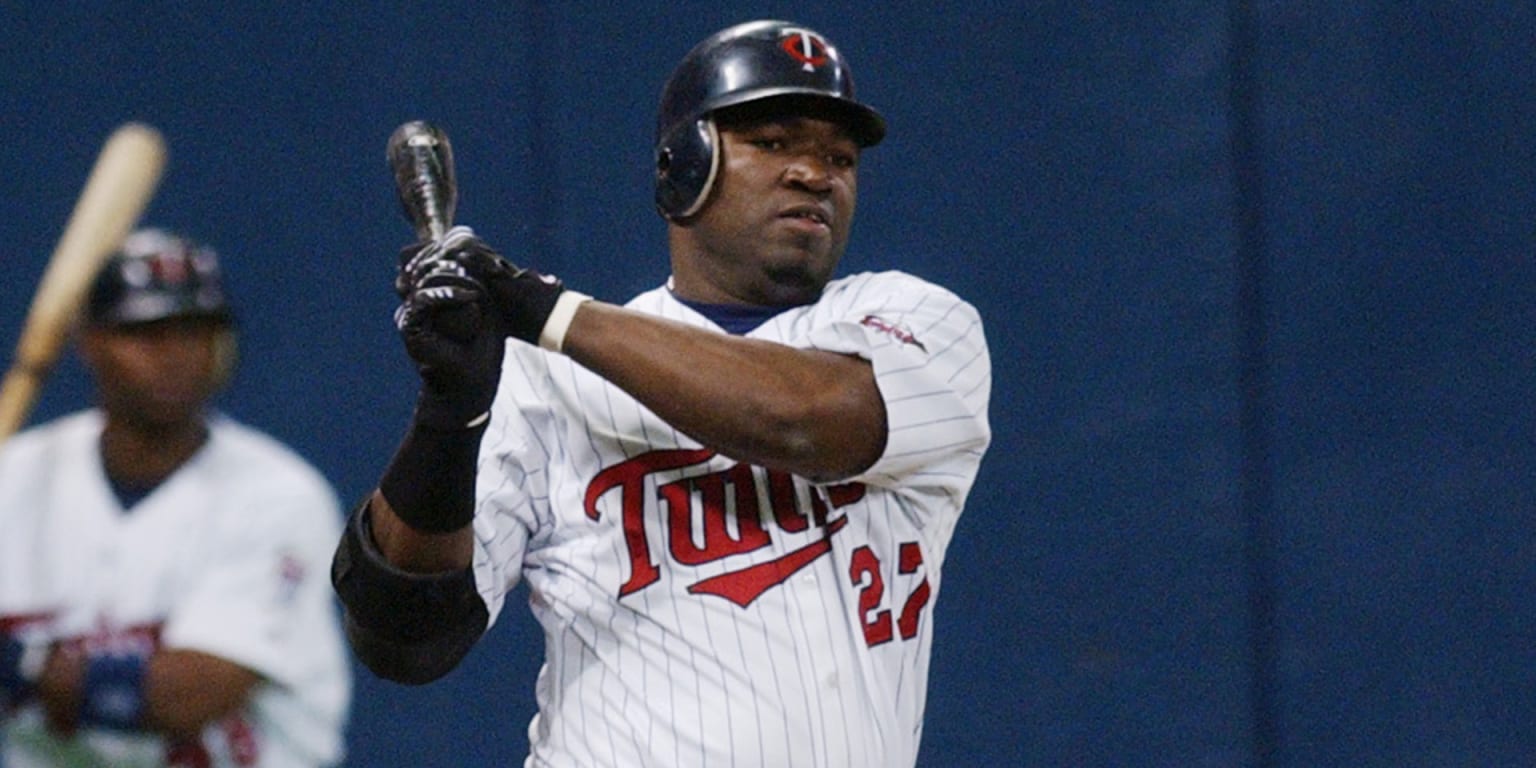 Twins' Torii Hunter tosses shirt, batting gloves after being