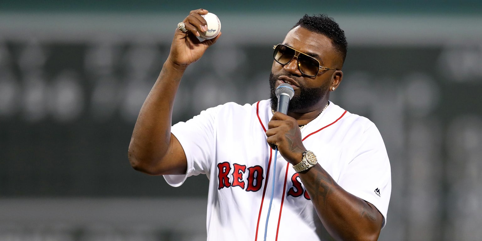 Papi's Back: David Ortiz throws out 1st pitch at Fenway