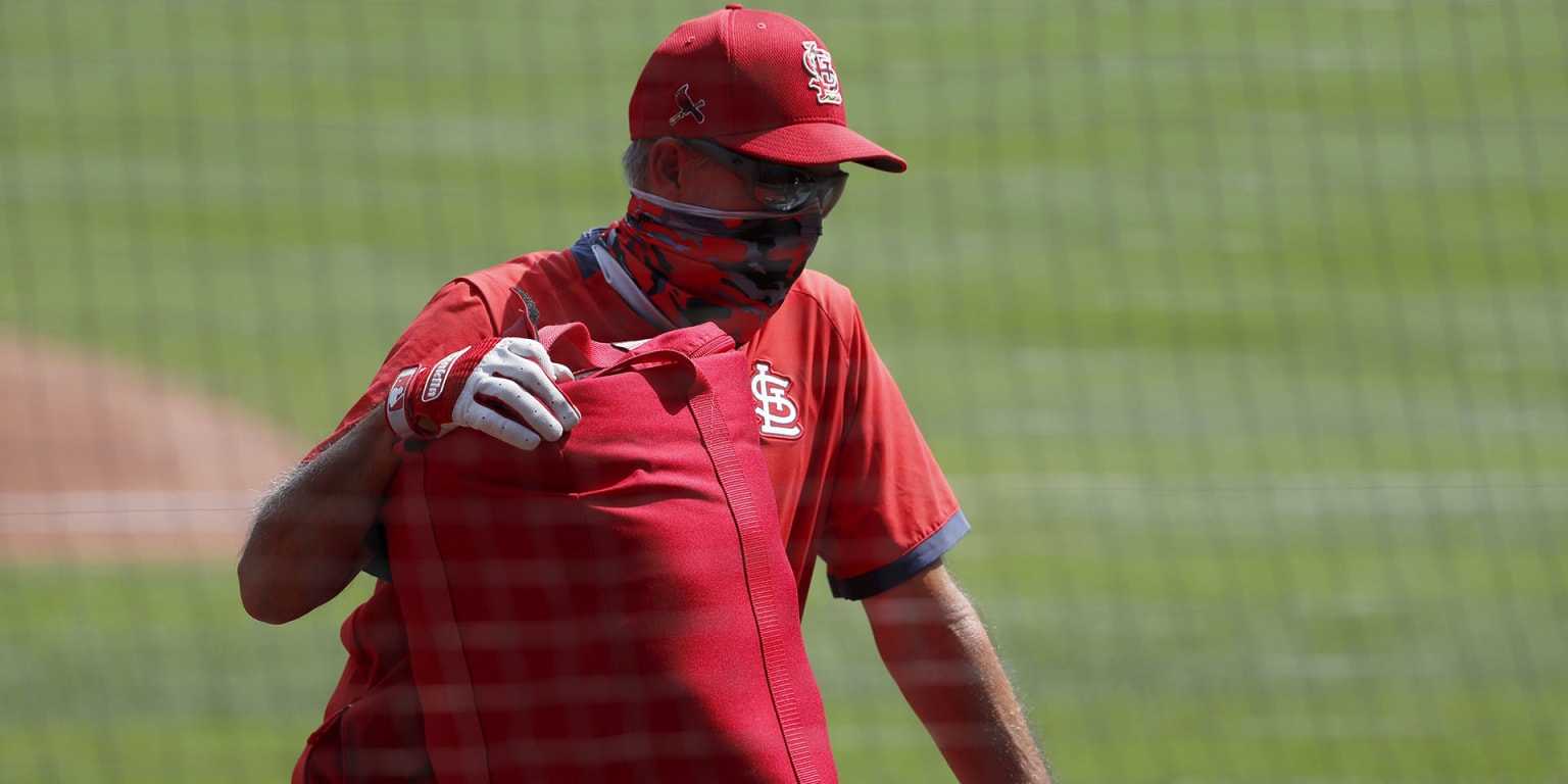 MLB playoffs: Cardinals coach Mike Maddux hits two holes-in-one