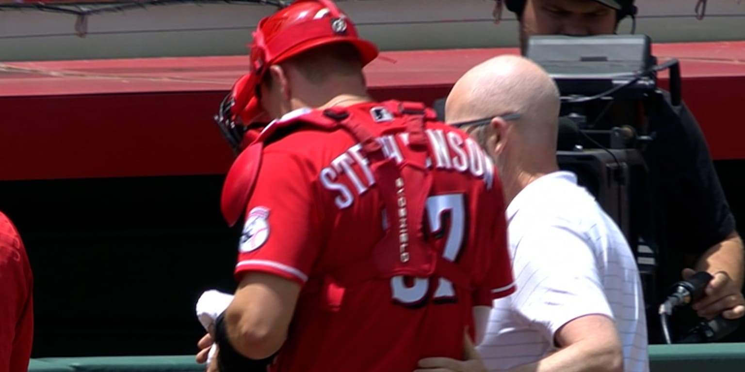 Reds catcher Stephenson reportedly to miss several weeks due to fractured  thumb
