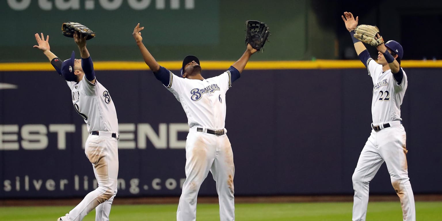 Relive bat flip by Brewers' Ryan Braun on Friday vs. Pirates