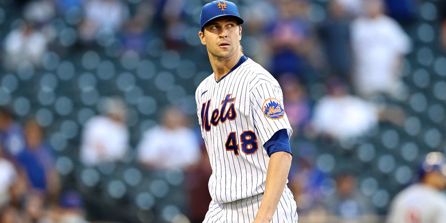 Mets put Jacob deGrom on injured list with right side tightness