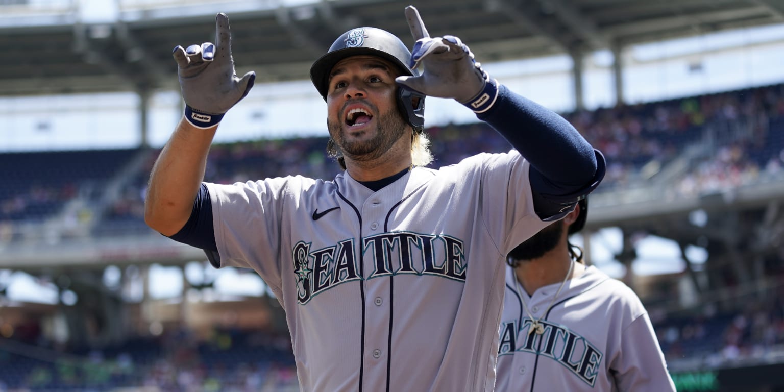 Mariners extend win streak to seven with victory over Padres