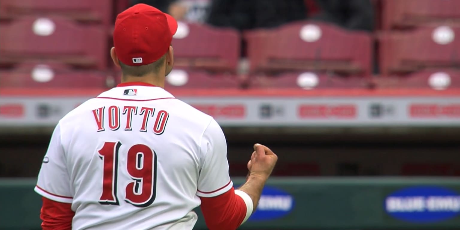 Joey Votto turns the triple play against Cleveland