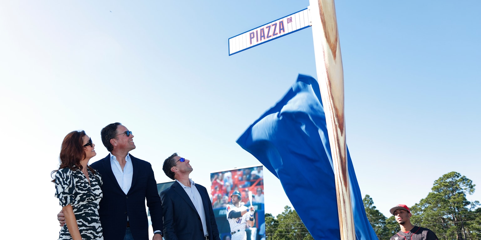 Mets honor Mike Piazza with street name, address change at Clover Park