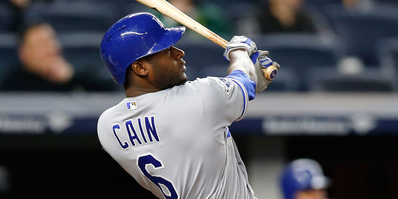 Watch: Brewers' Lorenzo Cain steals homer from Diamondbacks 