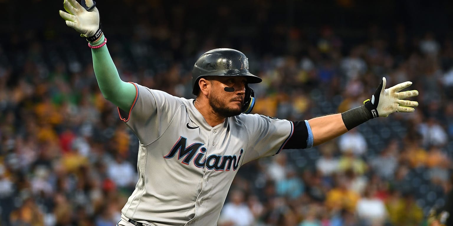 Marlins beat Pirates 8-1 and end 37-inning scoreless streak