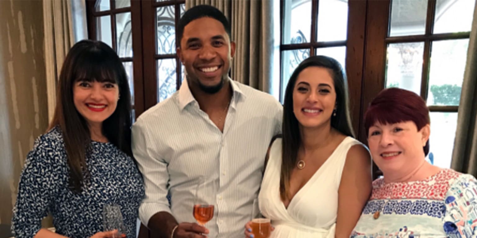 Elvis Andrus gets married, playing well in '17