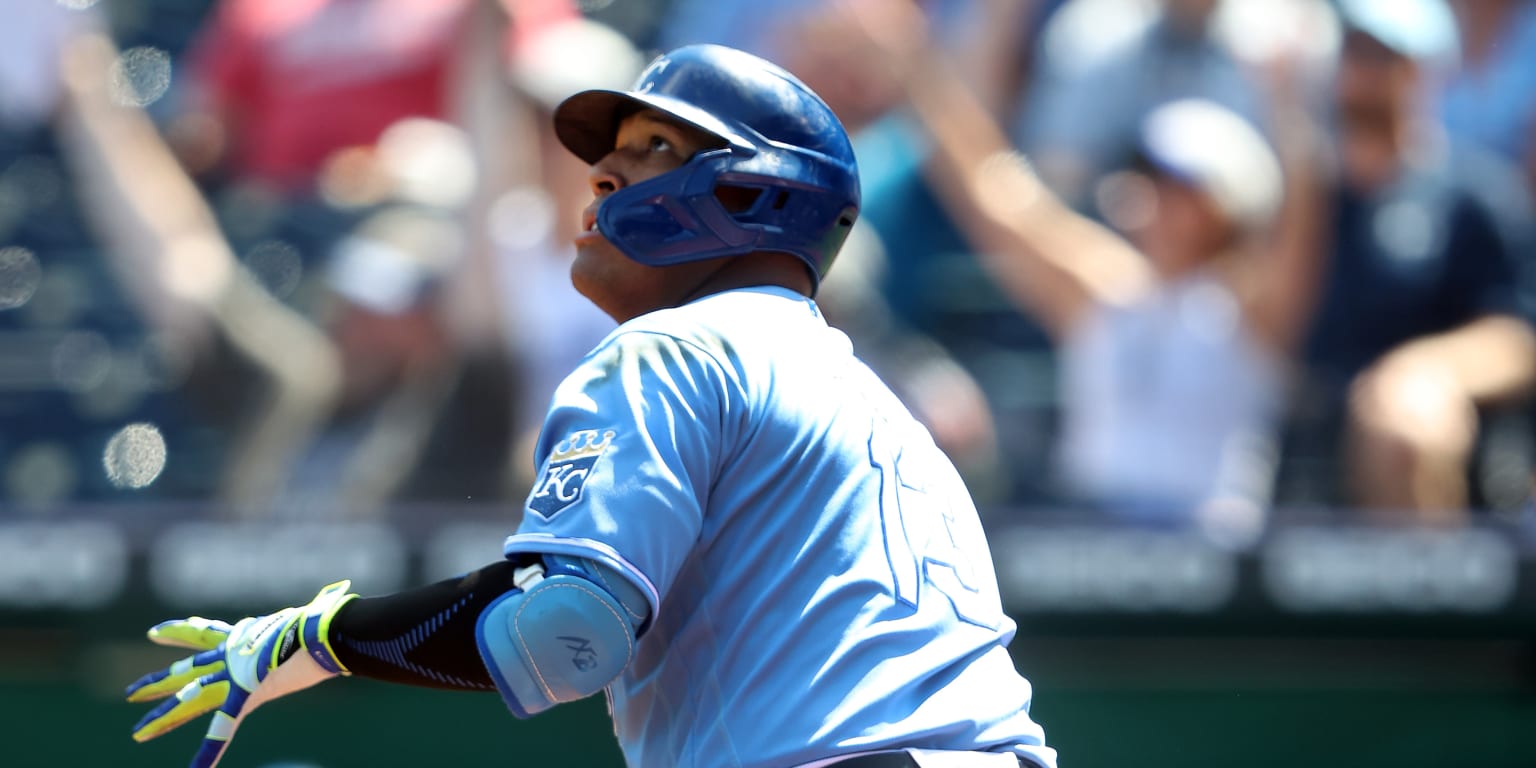 Salvador Perez matches Johnny Bench with 45th homer