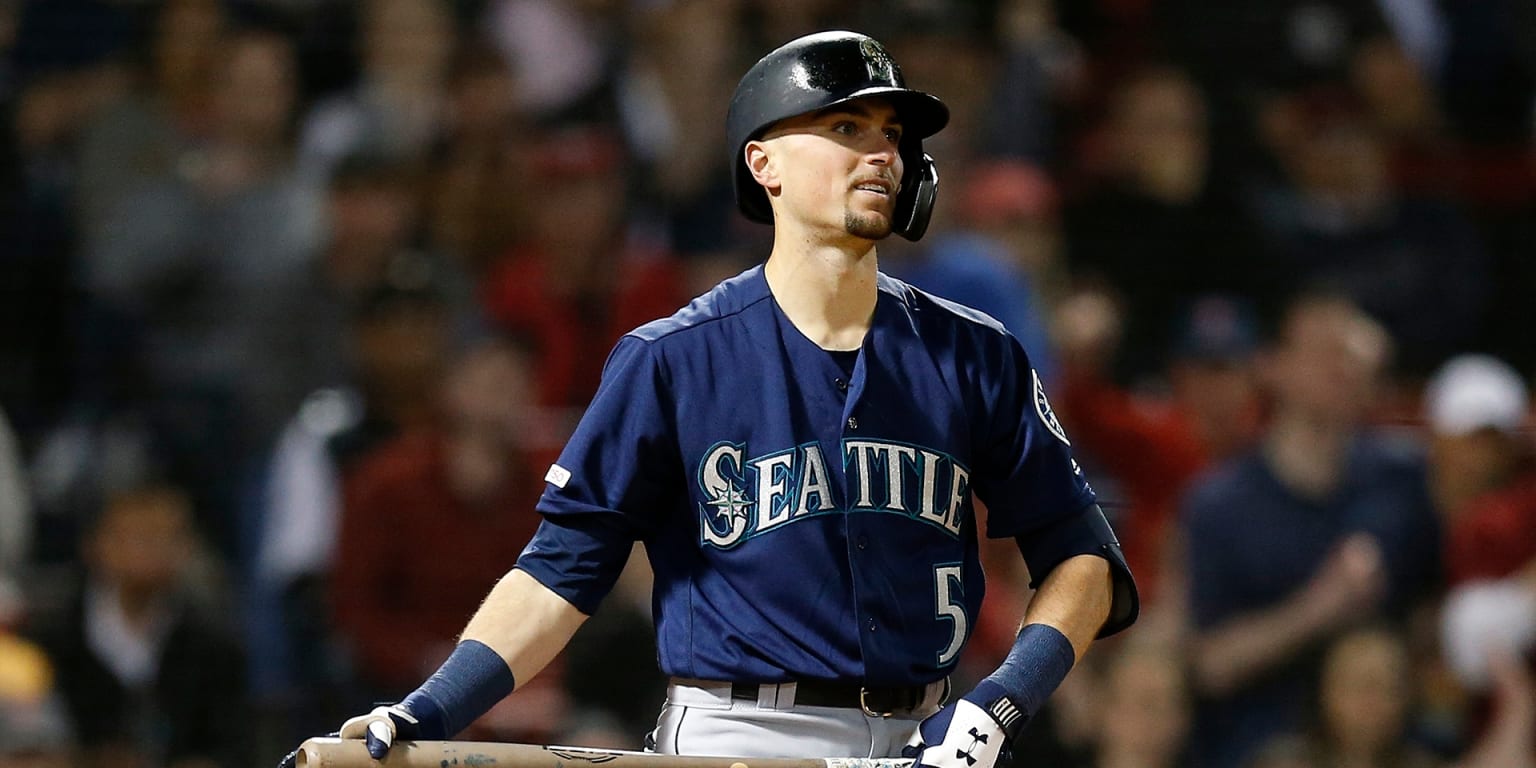 Dee Gordon exits Mariners game vs. Yankees after taking a fastball off the  wrist