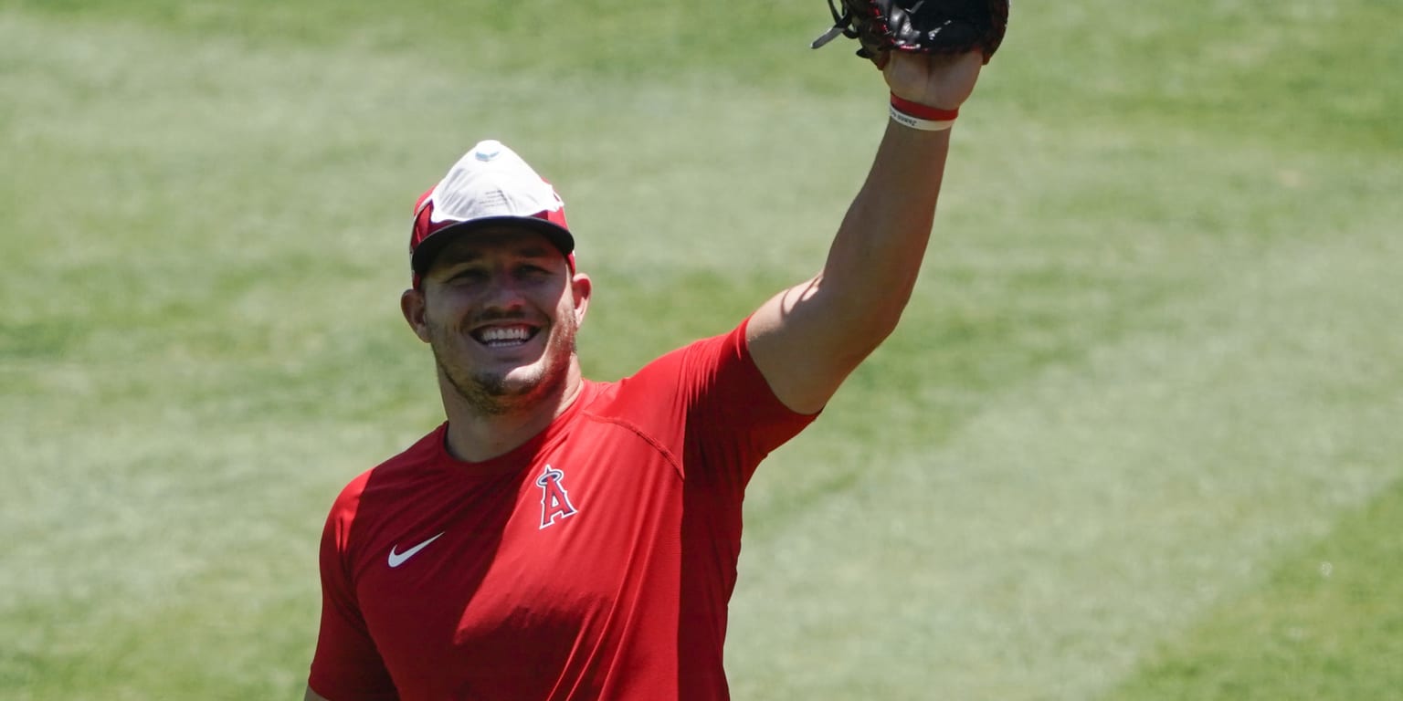 MLB Star Mike Trout and Wife Jessica Welcome Baby Boy
