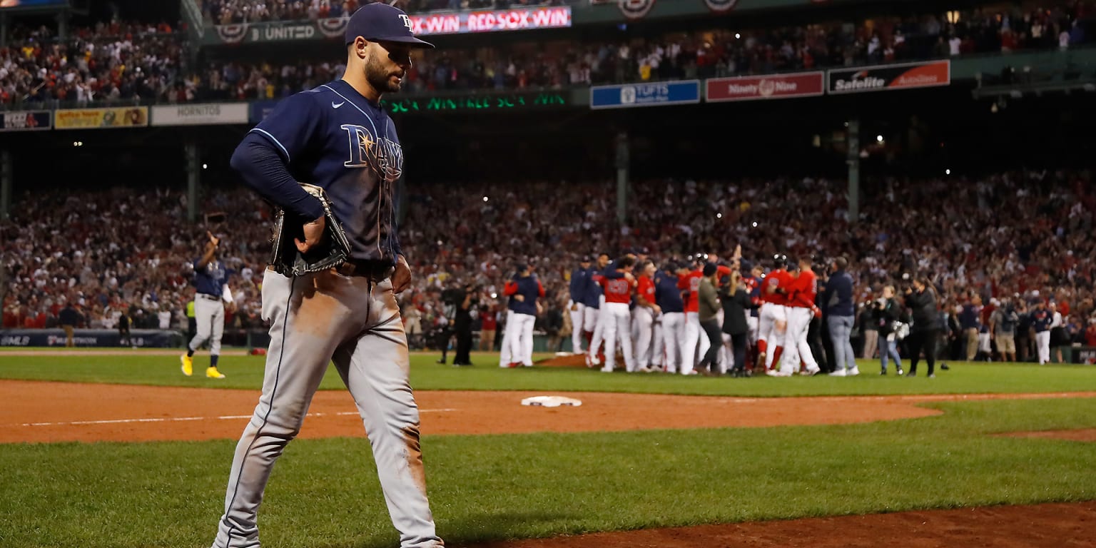 Red Sox flex muscles, power past Rays 14-6 to even ALDS 1-1