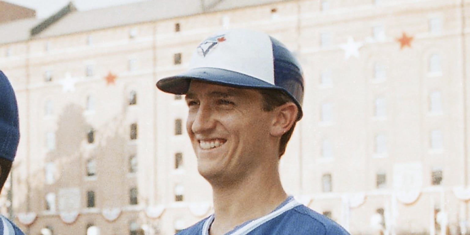 New York Mets' John Olerud in dugout at Shea Stadium., News Photo