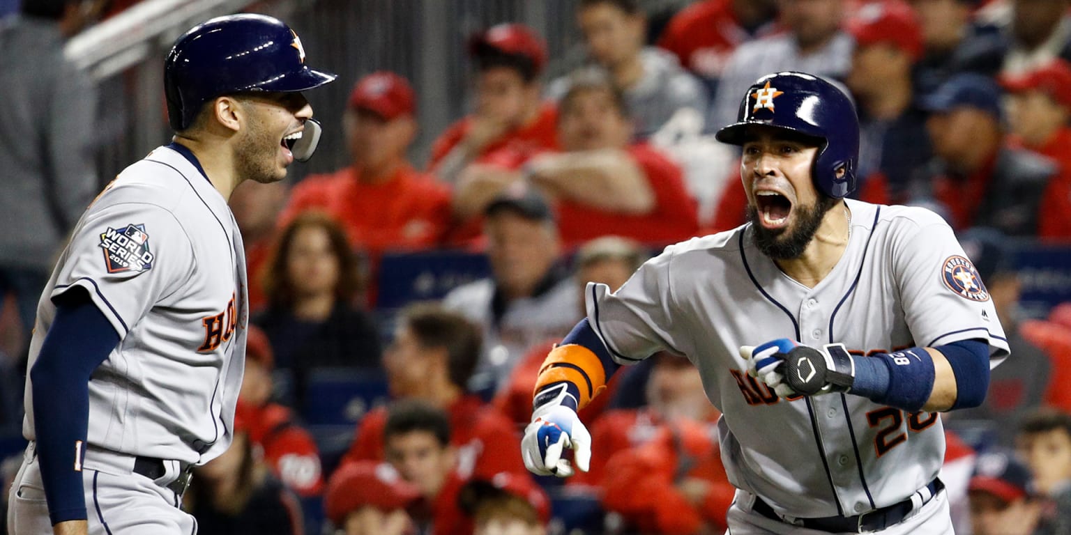 What fell off Robinson Chirinos' bat during Game 4 of the World