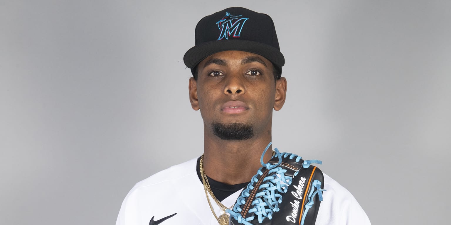 Marlins call up prospect Edward Cabrera