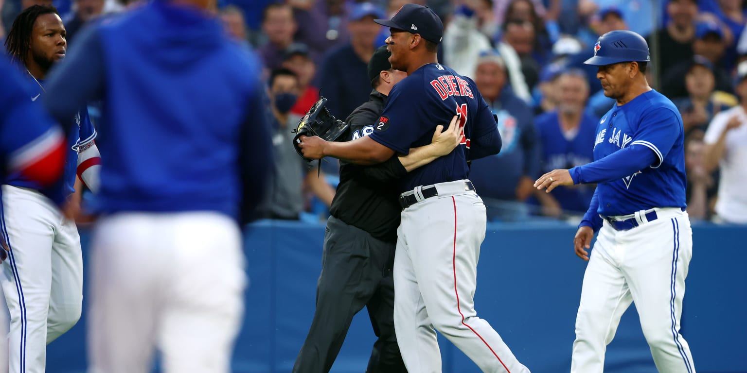 Red Sox, Blue Jays benches clear after HBP