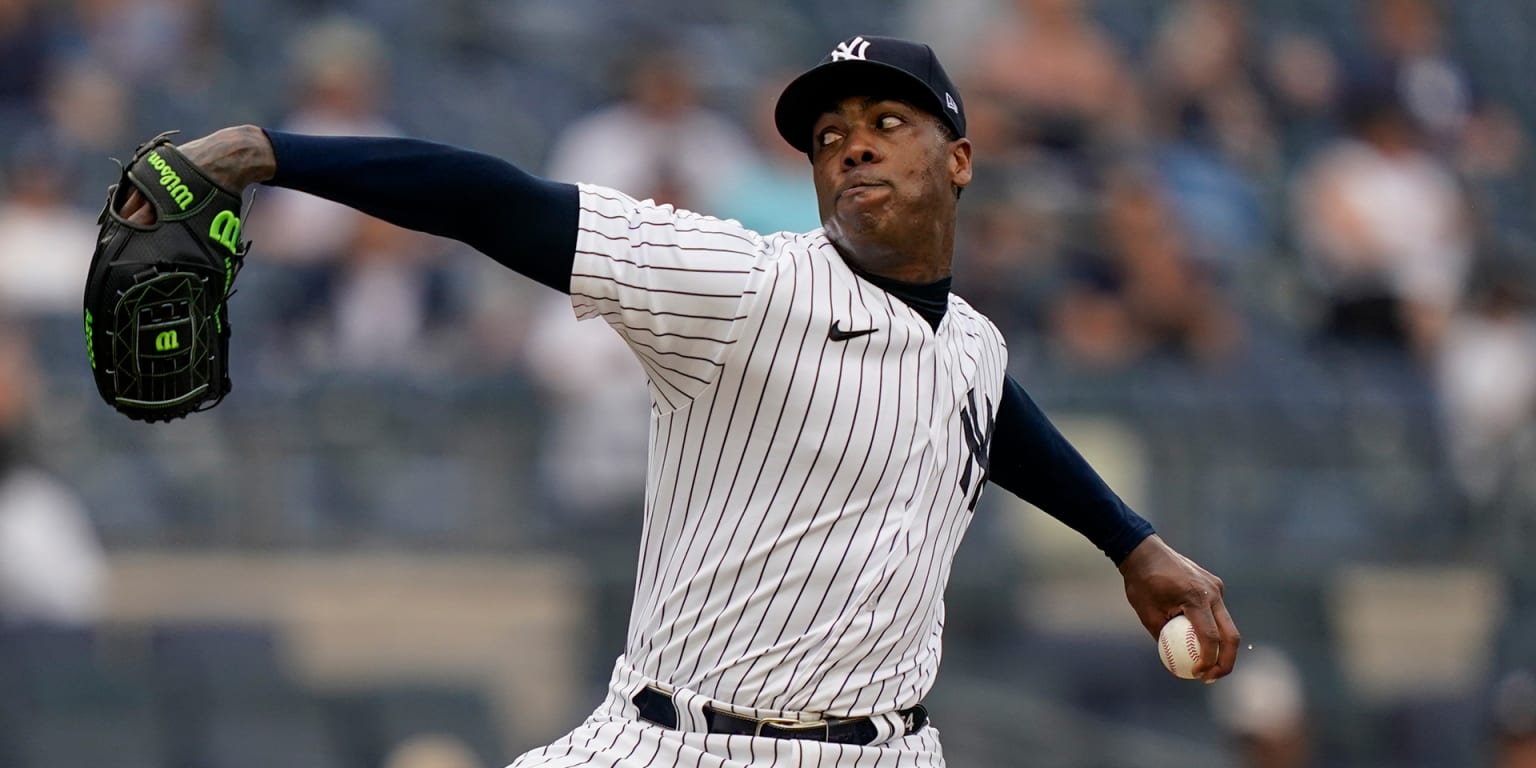 St. Petersburg, FL. USA; New York Yankees relief pitcher Aroldis Chapman  (54) delivers a pitch from the windup during a major league baseball game  ag Stock Photo - Alamy