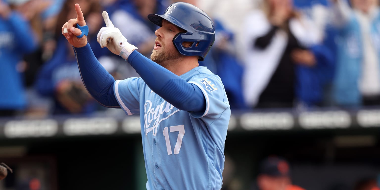 Dozier's two-run homer lifts the Royals to win over Detroit