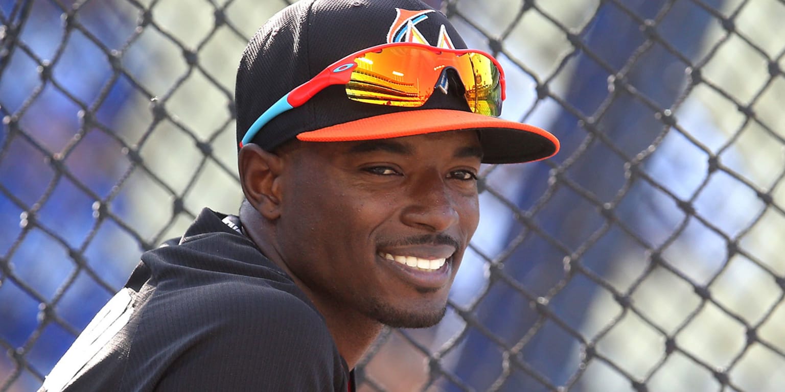 Dee Gordon signs $50 million, 5-year deal with Miami Marlins